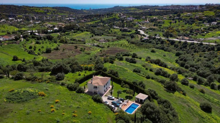 fd921fb12f5d2159fffb3ddb60d82394 - 3