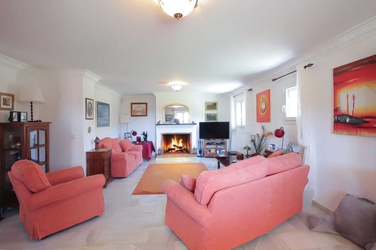 fd921fb12f5d2159fffb3ddb60d82394 - 5