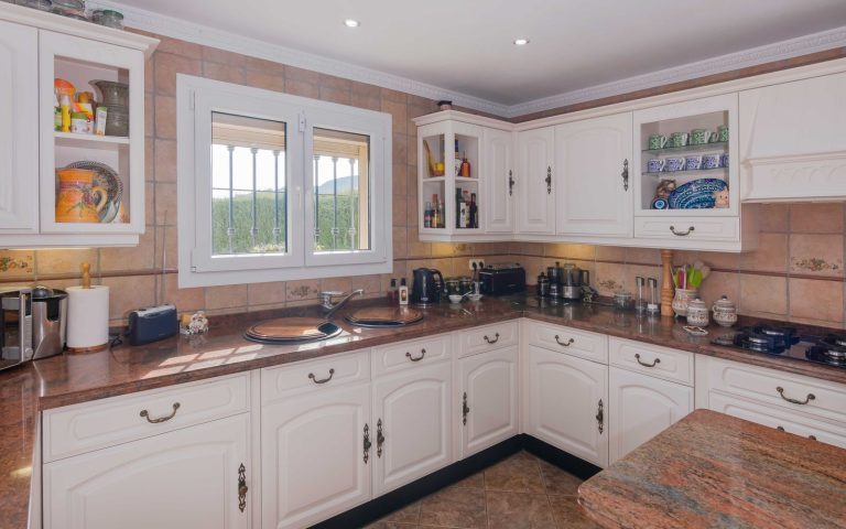 fd921fb12f5d2159fffb3ddb60d82394 - 8