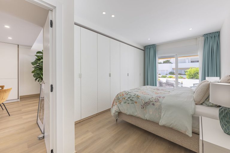 fe99e09417284bb37a0e1dab41aef693 - 10