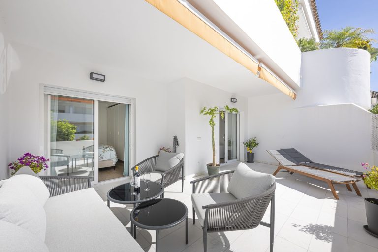 fe99e09417284bb37a0e1dab41aef693 - 4