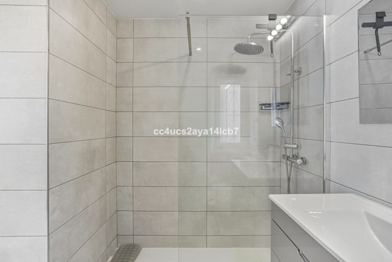 fed360ec271fd7ba1c6f8c6ec9b4099d - 15