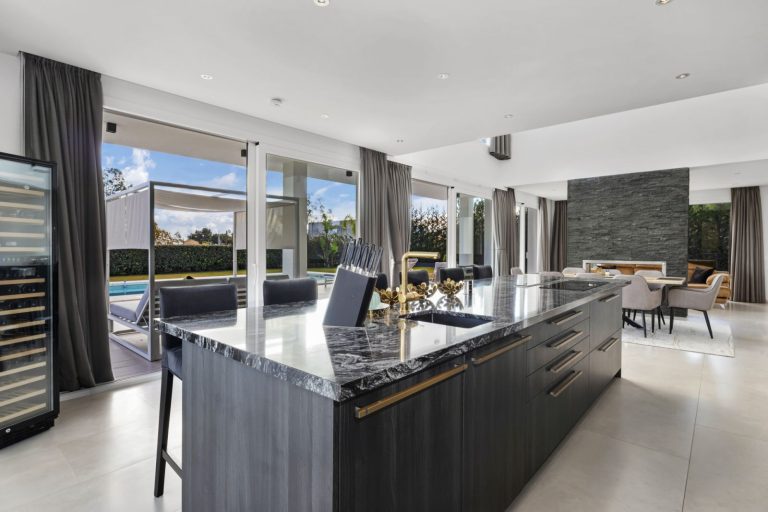 ff9af6f07941d10ff541632d5685a1d9 - 11