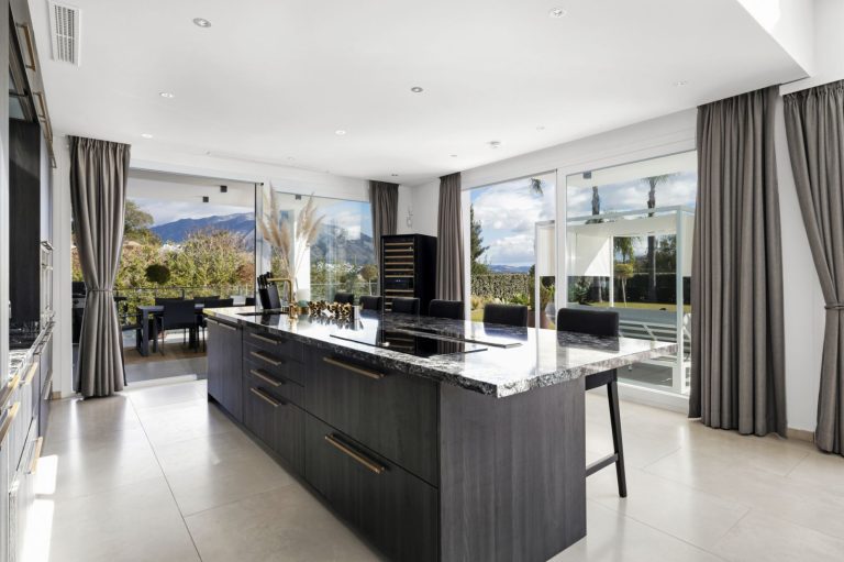 ff9af6f07941d10ff541632d5685a1d9 - 12