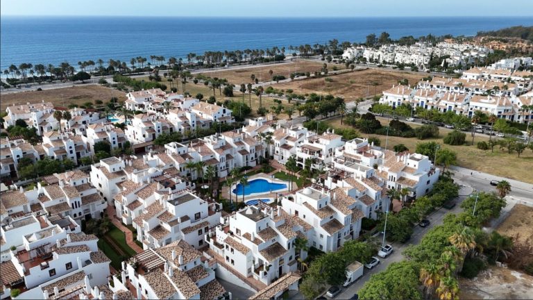 40ee8306f2cb5d23654be88cbf4c6b72 - 1