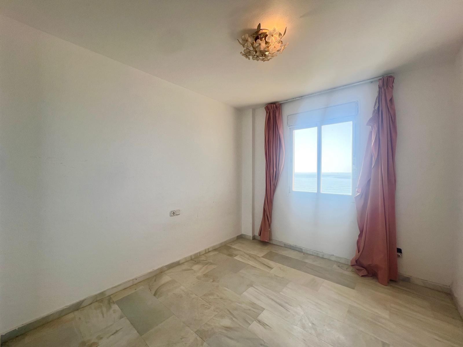 565a500d0341e853fba00d6beb31981d - 12