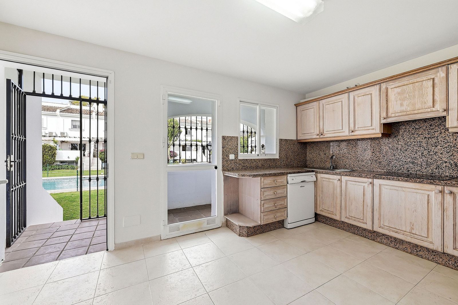 794343d41f474f400a81cc9e9c663d34 - 8