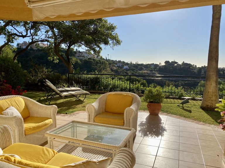 d93dee1a8c06b486ba3d986024bda009 - 1