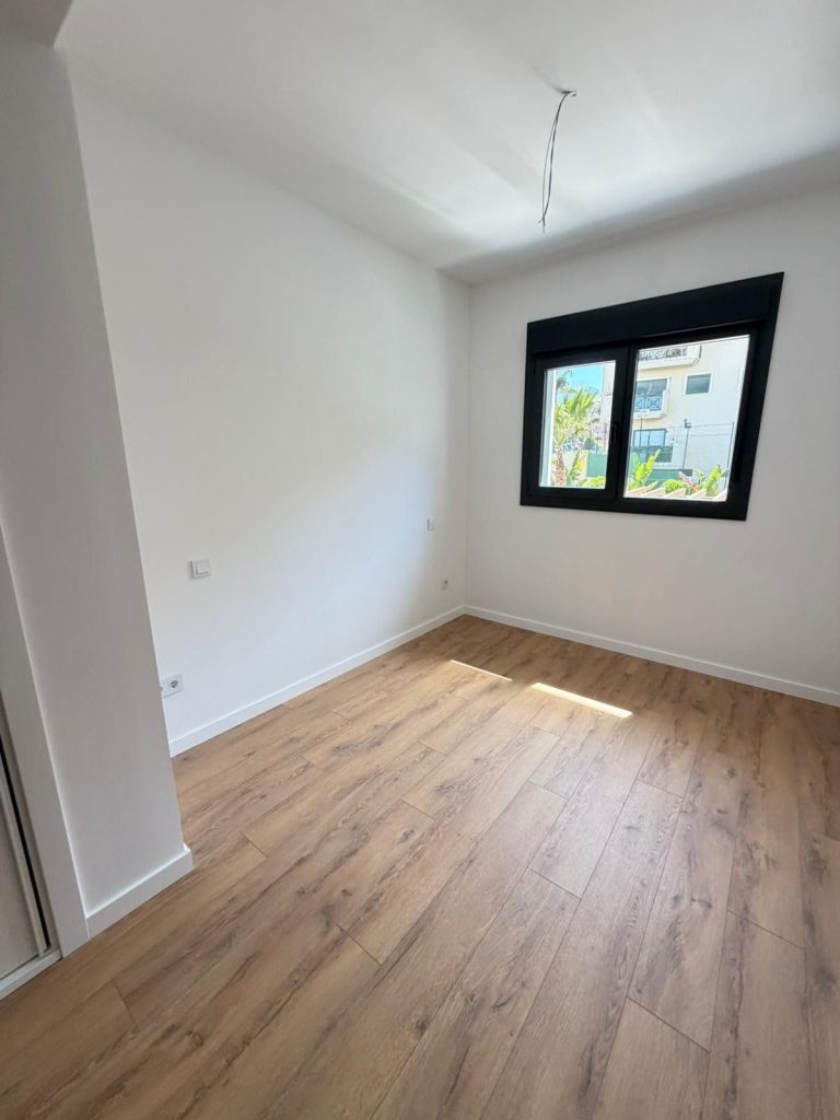 0d45368521d16b2945b5bc6f3c060558 - 12
