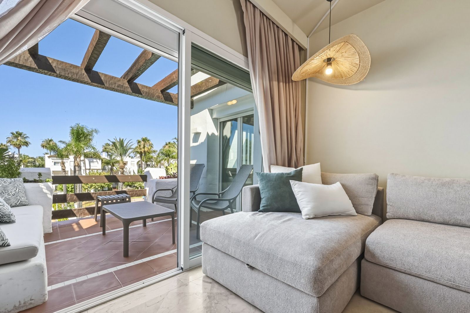 305e8e911f08a77f86127a22e379a4dc - 9