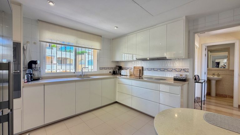 45a9c12490a071cfa3b82adf47694a92 - 13