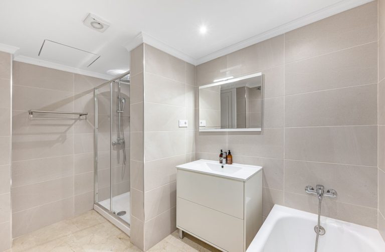 d48533eab24a5a57d83a3c1c84c1dd34 - 7
