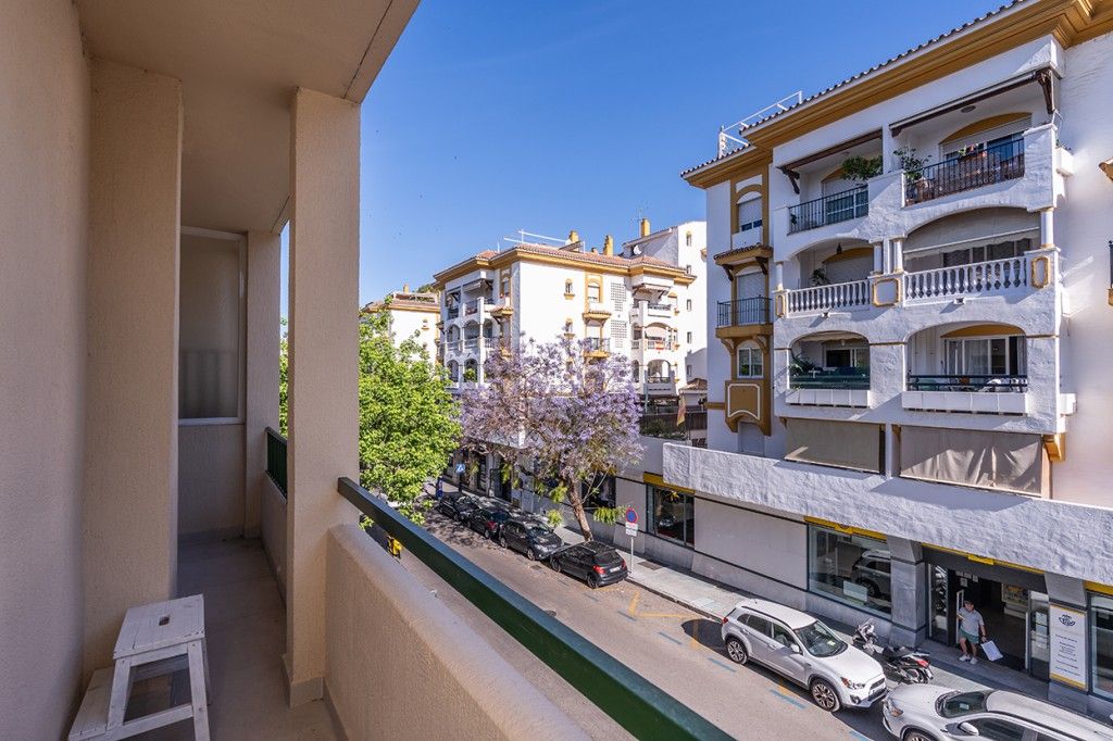 dc5ae19060d1a0aecb1e10f836852327 - 2
