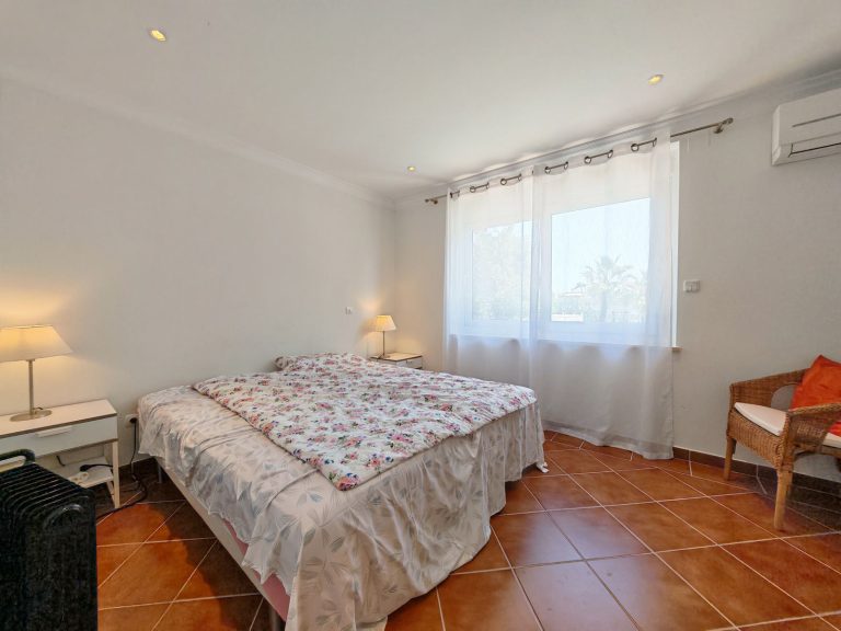 f46d595ed5e4b30a8c0ac3d33d68183a - 12
