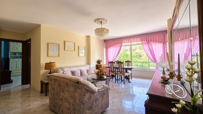 7d284763ff6742aaee49aed652ac7736 - 1