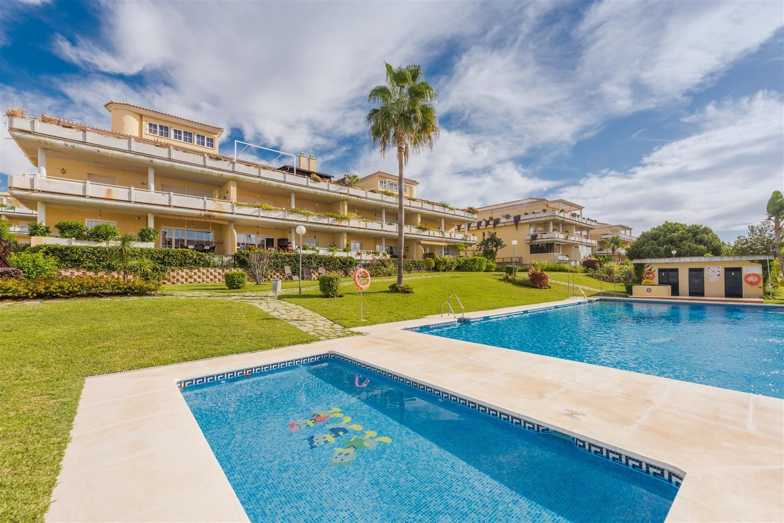 63cf2043125785f4a4eeed7d63e3feae - 1