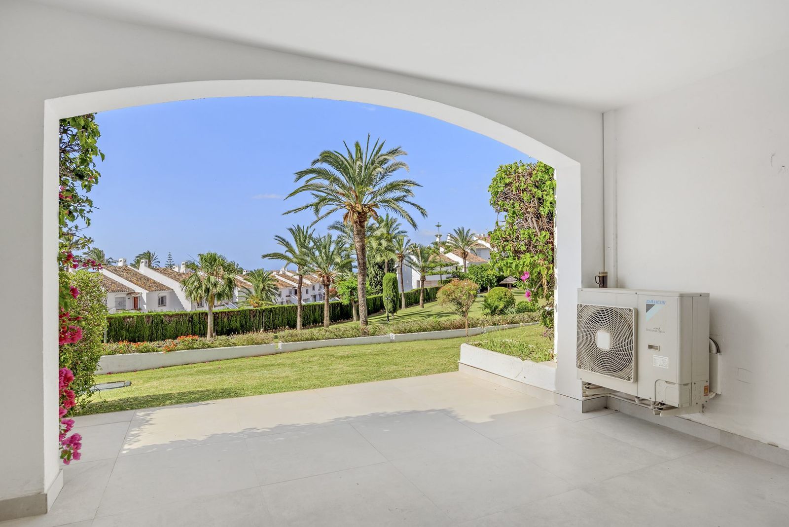faaa9135494b001bfd3baea0e92d5d4d - 2
